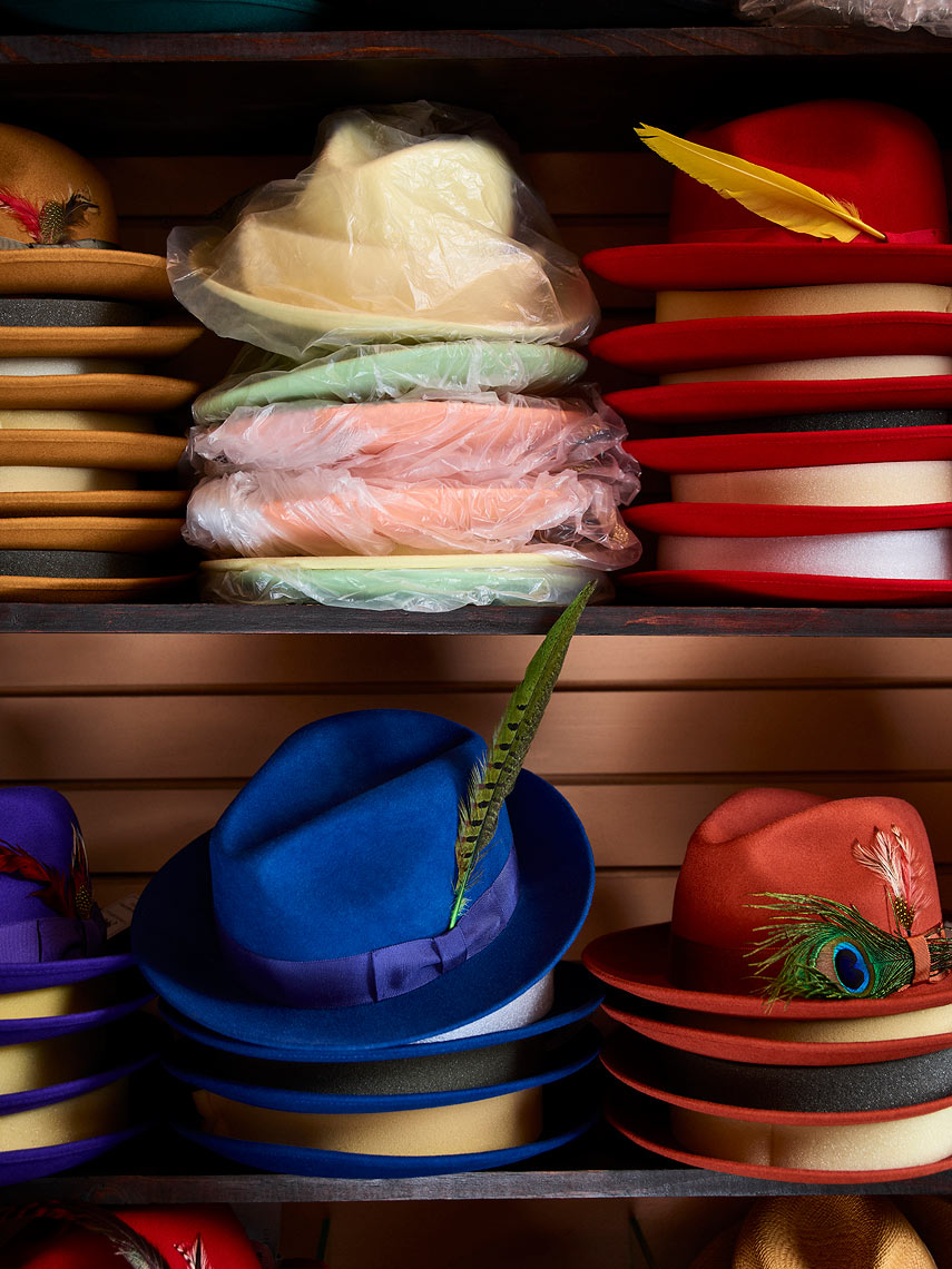 RH_Lifestyle_2019_urban_HatShop_S03_00143